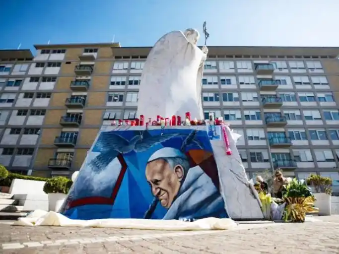 La infección del Papa está “bajo control” y ya no usa ventilación mecánica