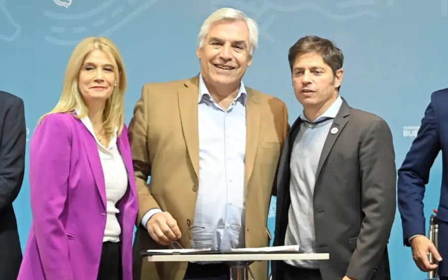 Alegre junto a Magario y Kicillof
