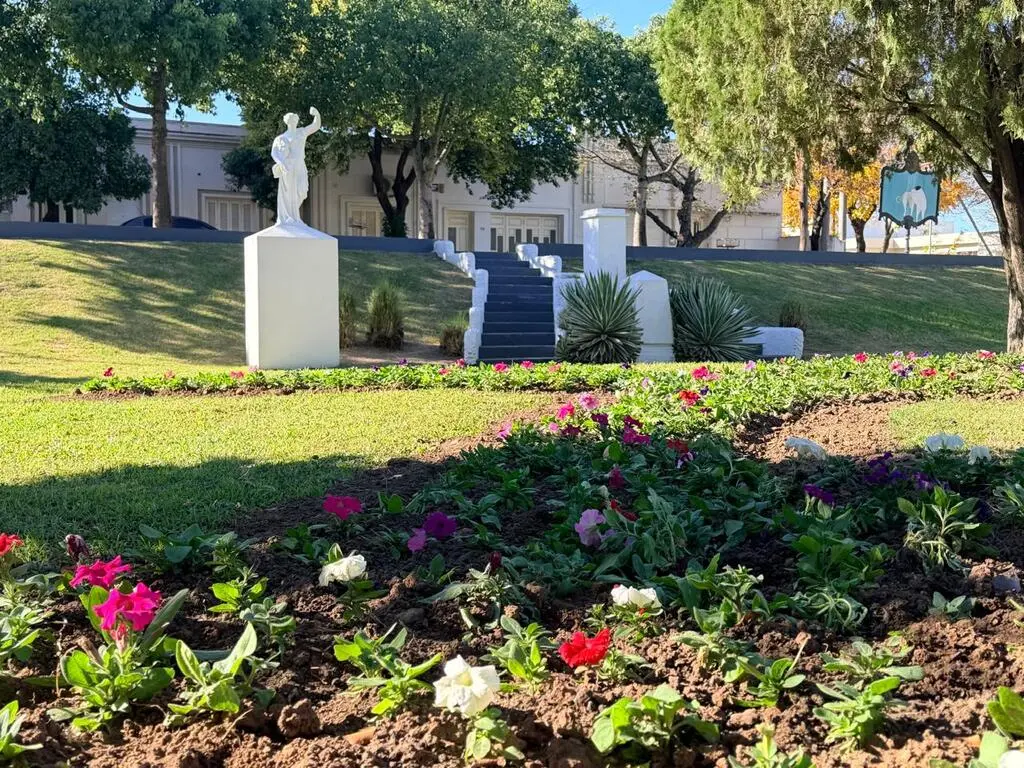 Se realizan tareas de mantenimiento en la Placita Honda