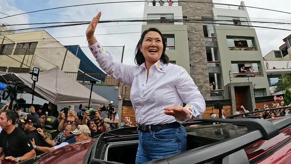 Perú: Keiko Fujimori recibirá las credenciales presidenciales tras un agónico conteo
