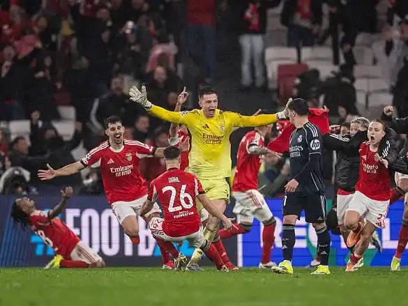 Anatoli Trubin fue el héroe de Benfica.