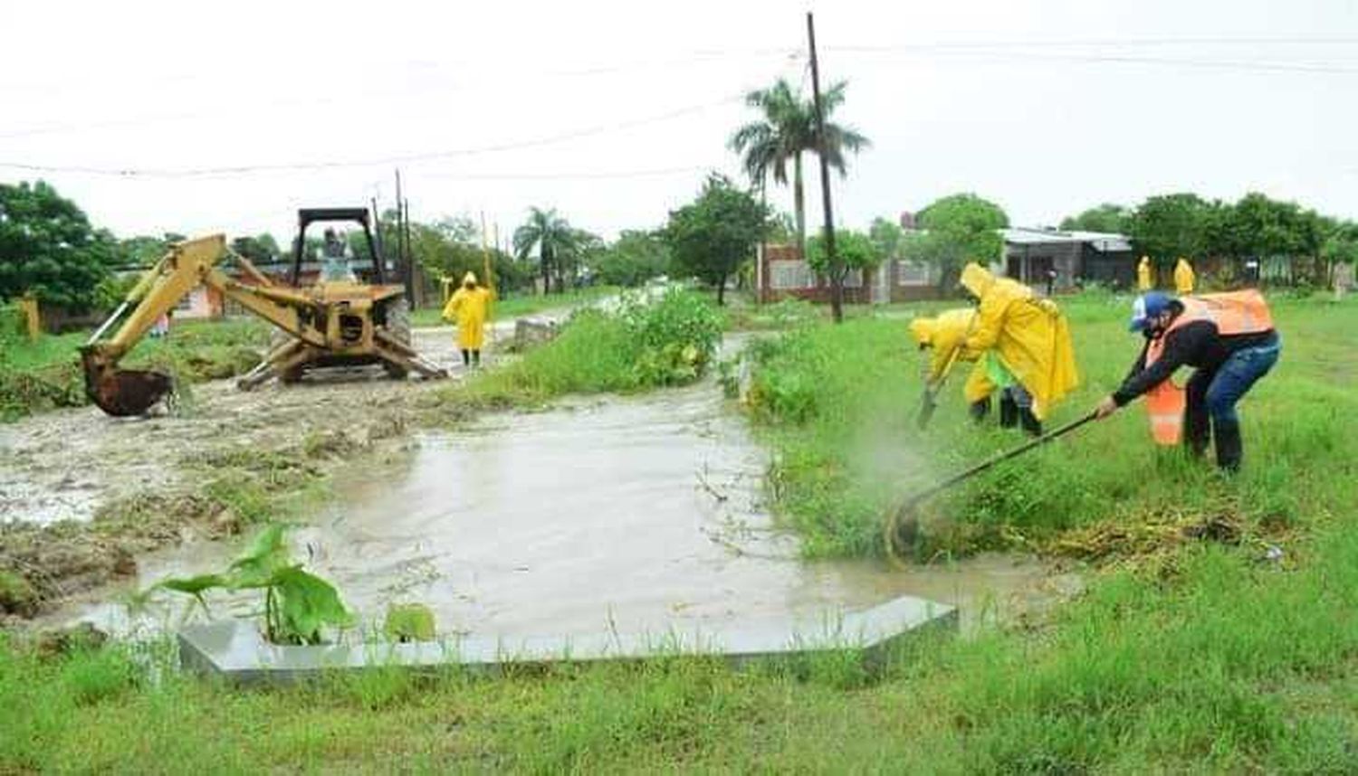 Intenso accionar de cuadrillas
comunales ante el fuerte temporal