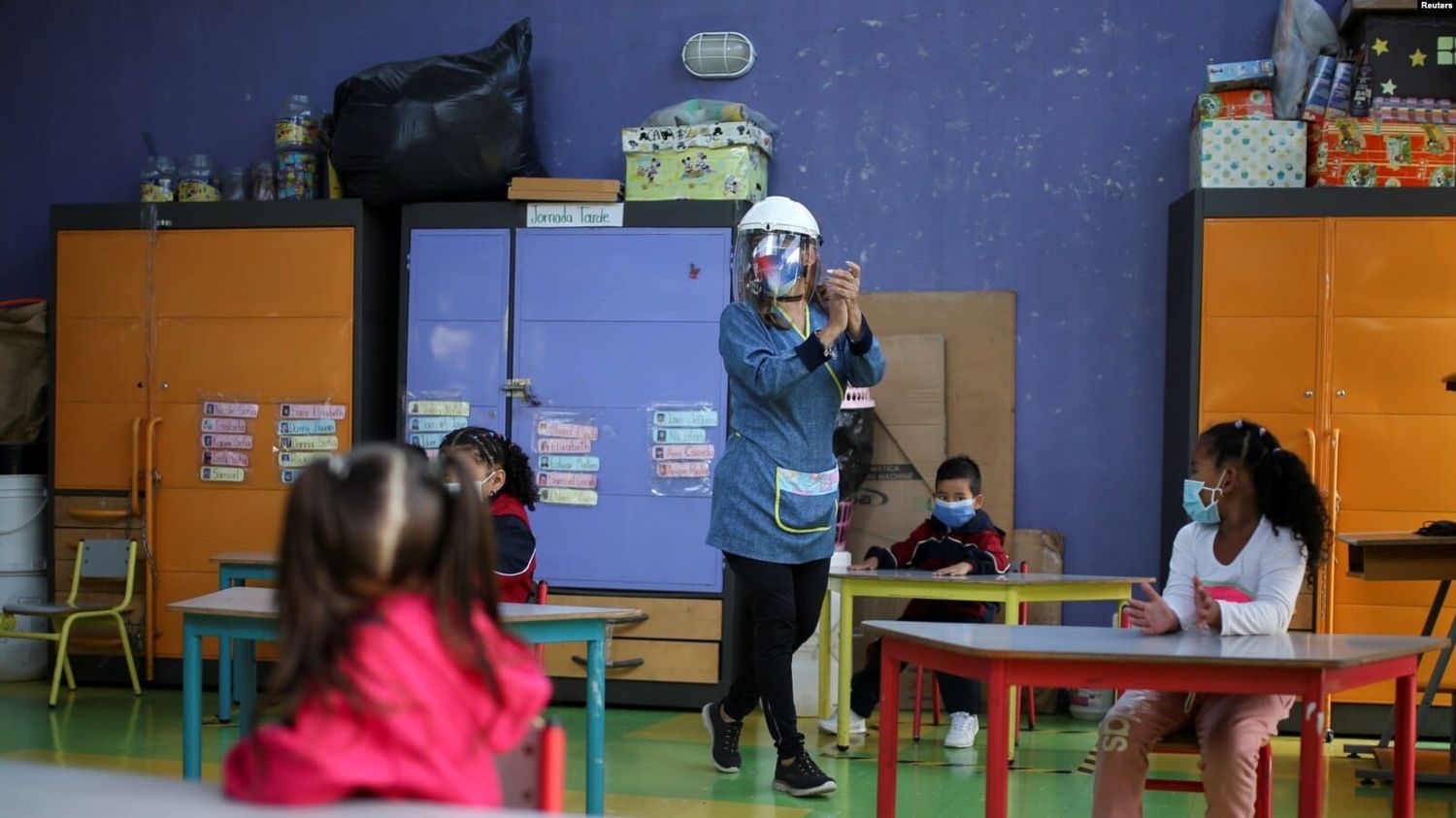 Colombia evalúa volver al uso obligatorio de la mascarilla en espacios concurridos