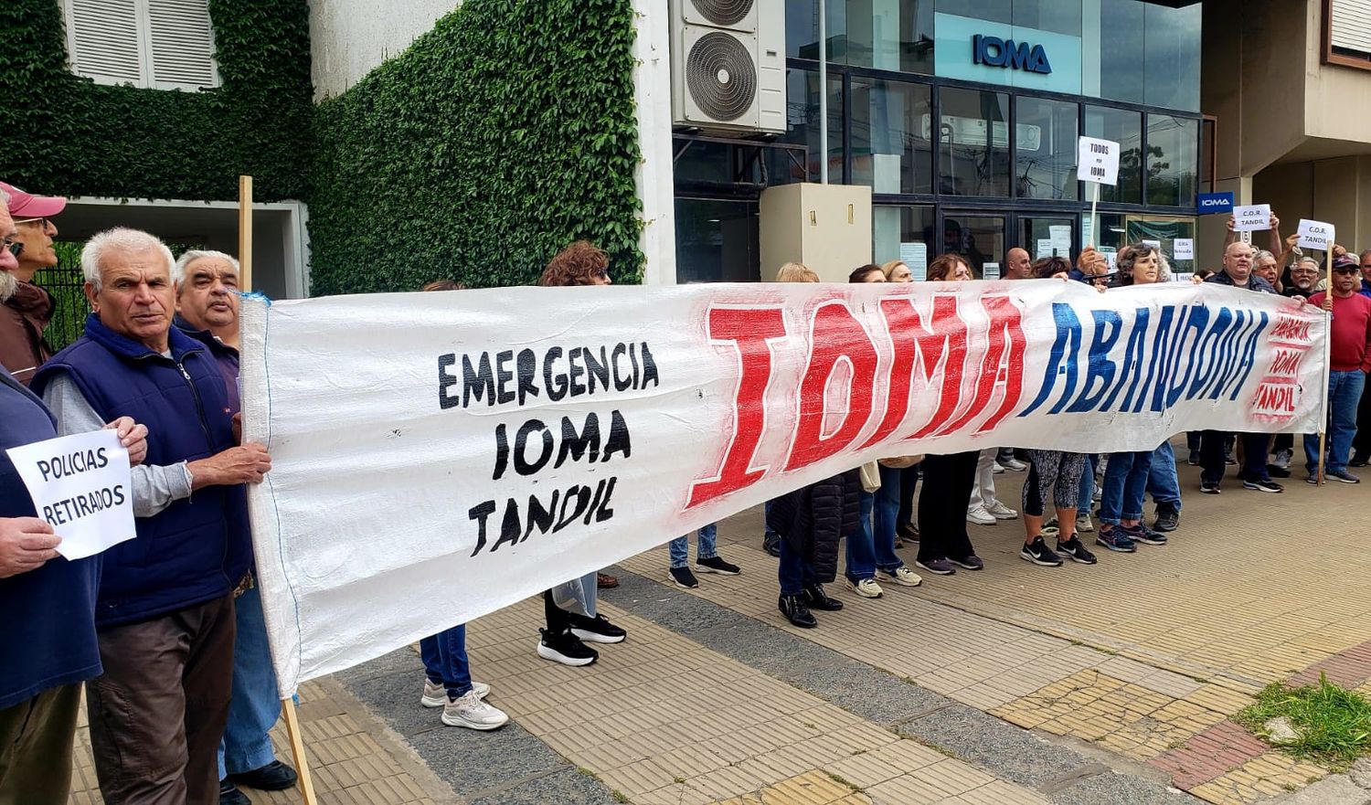 Afiliados de IOMA prometen realizar una "protesta espontánea" contra Kicillof el viernes