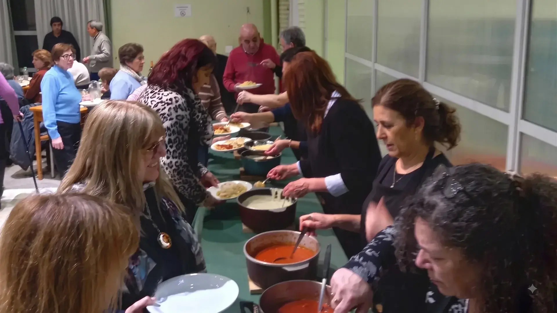 Una linda jornada compartida en la Tallarinada Solidaria de la Comisión Reyes Magos