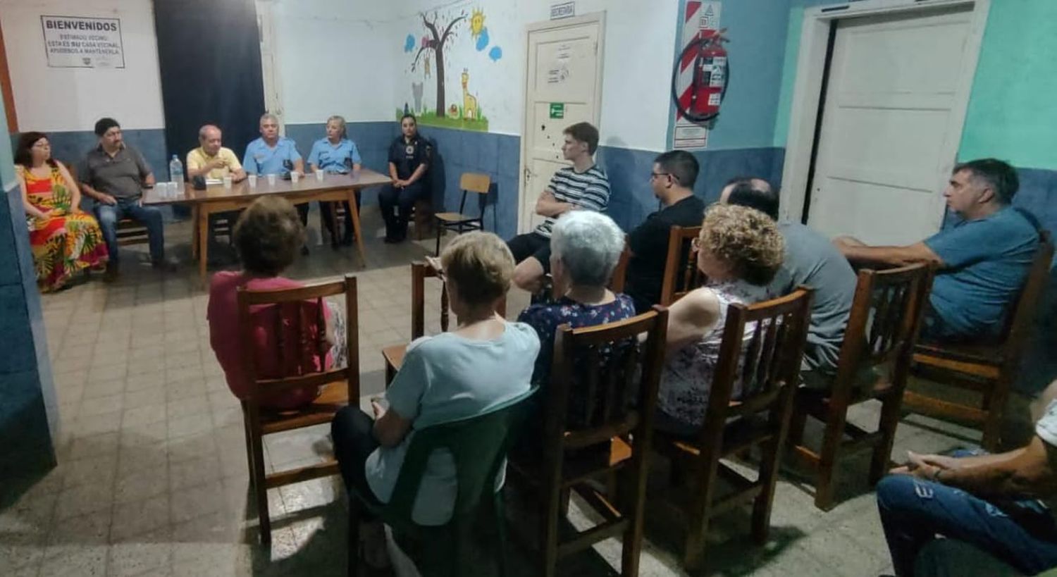 La reunión congregó a personal policial y muchos vecinos