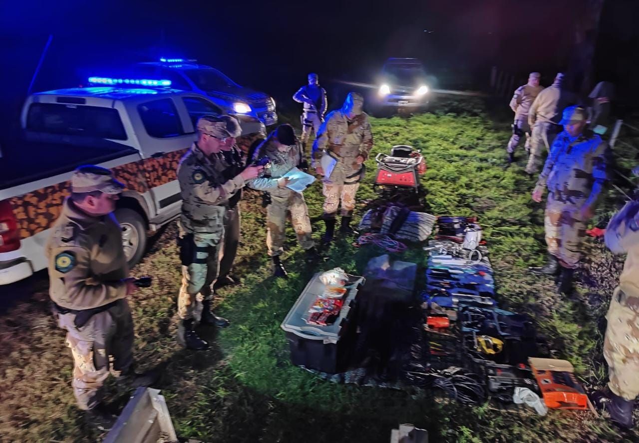 Un detenido con un arma de fuego, una Barreta y gran cantidad de herramientas robadas