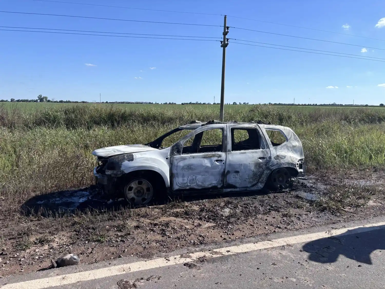 Se prendió fuego totalmente una Renault Duster sobre la Ruta Provincial 63: intervino Bomberos de María Juana