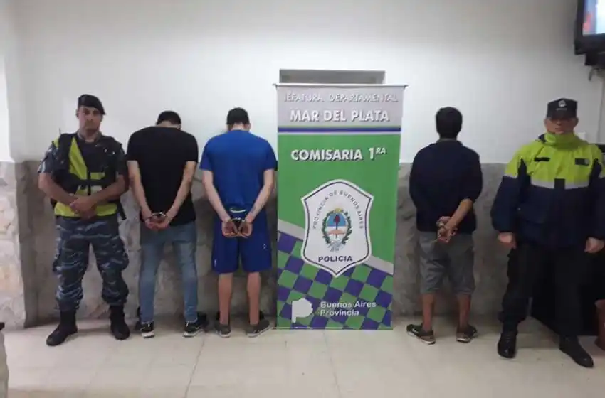 Apuñalaron a un hombre y se pelearon con la policía