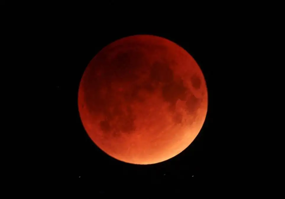¿A qué hora se podrá ver la "superluna de sangre" en Tandil?