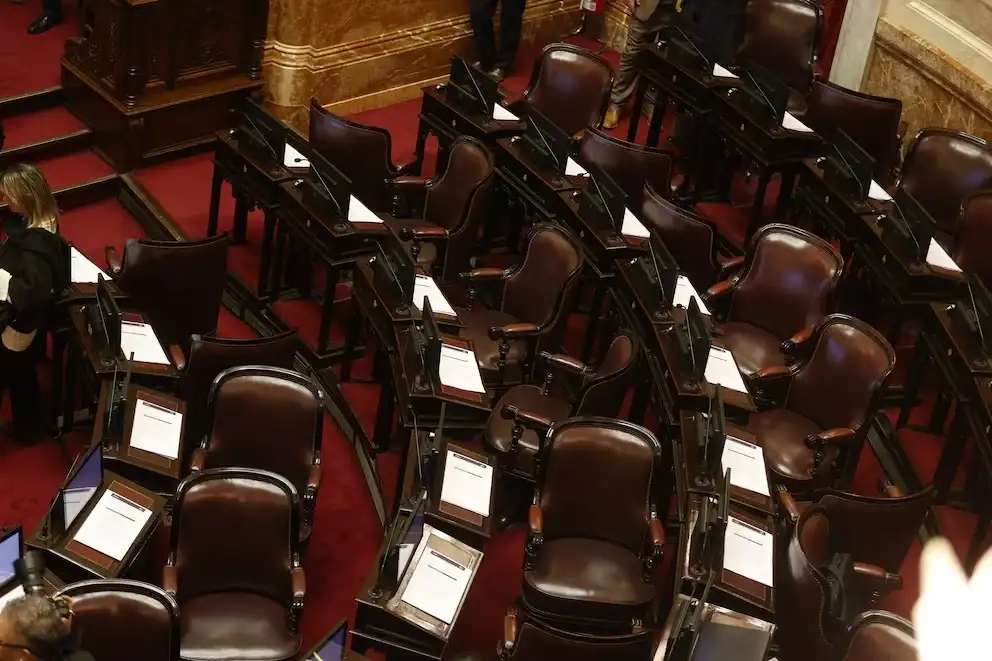 El oficialismo hizo caer la sesión del Senado para evitar la interpelación a Manuel Adorni