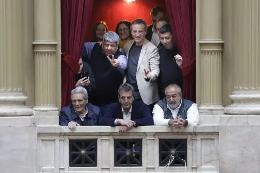 Massa se reunió con la CGT y se diferenció por el “apuro” de convocar un paro general contra Milei