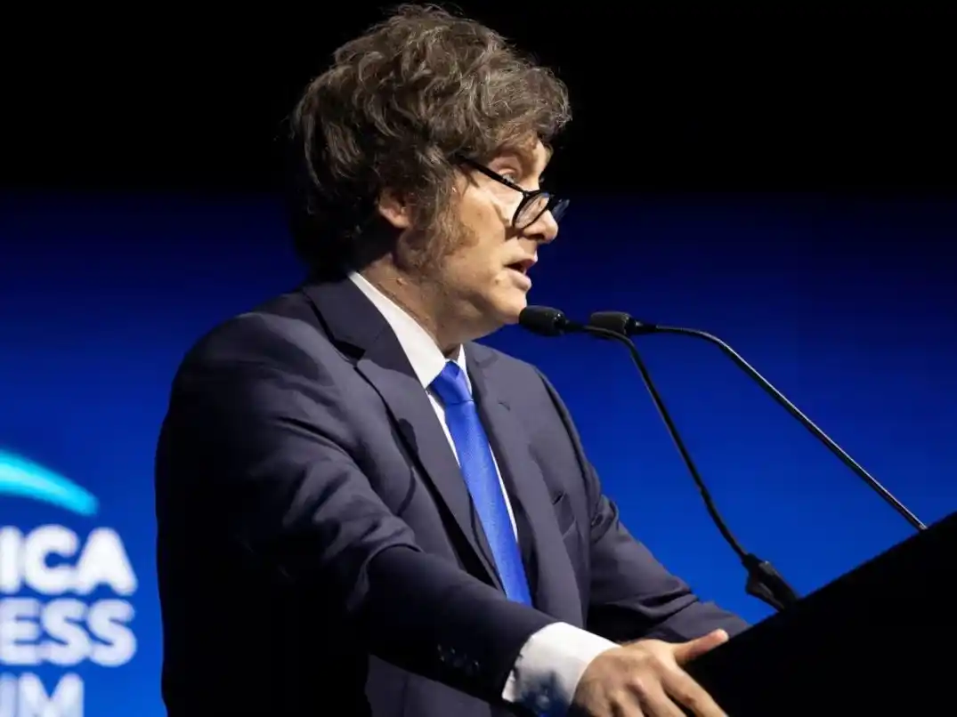 El Presidente Javier Milei volverá a hablar ante empresarios en Estados Unidos y luego viajará a Bolivia para participar de la asunción de Rodrigo Paz Pereira. (Foto: Reuters/Marco Bello)