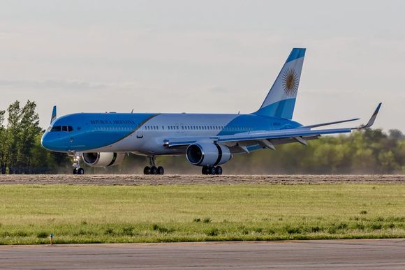 Milei aterrizó en Roma a bordo del avión presidencial ARG01 y asistirá al sepelio del papa Francisco