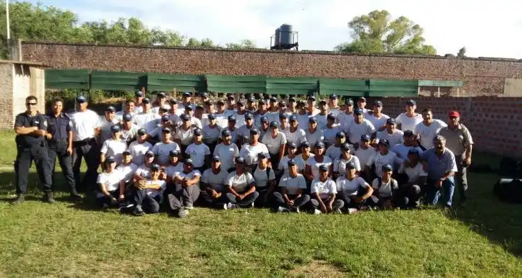 Policía Local: Egresan la semana que viene y evalúan el envío de la mitad al Operativo Sol