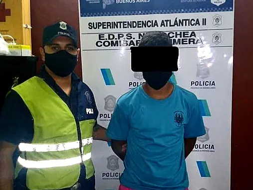 Intentó ingresar un teléfono y drogas en un calabozo de la Comisaría Primera