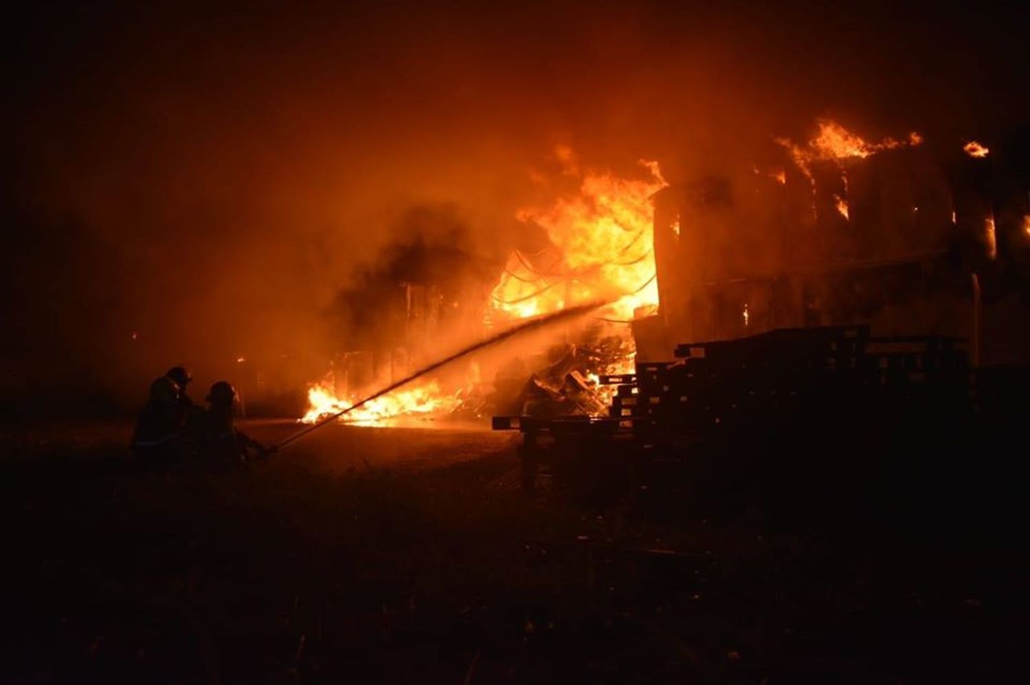 Incendio en distribuidora de Paraná