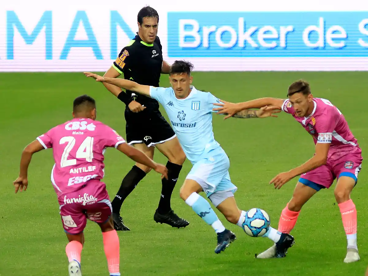 Arsenal profundizó la crisis de Racing
