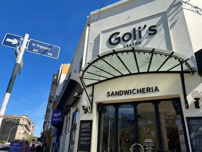 La sandwichería Goli’s llegó al centro con su propuesta de cocina abundante y accesible