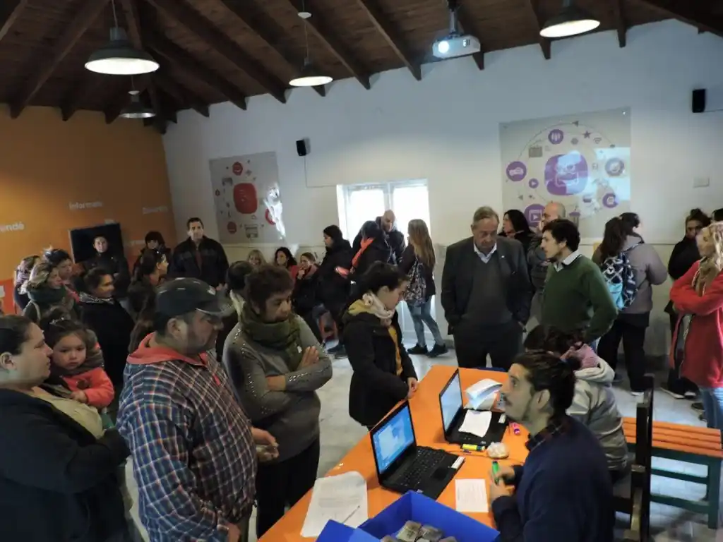 Comenzó la entrega de las becas Tandil Estudia