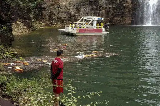 Confirman 10 muertos tras desprendimiento de rocas en lago de Brasil