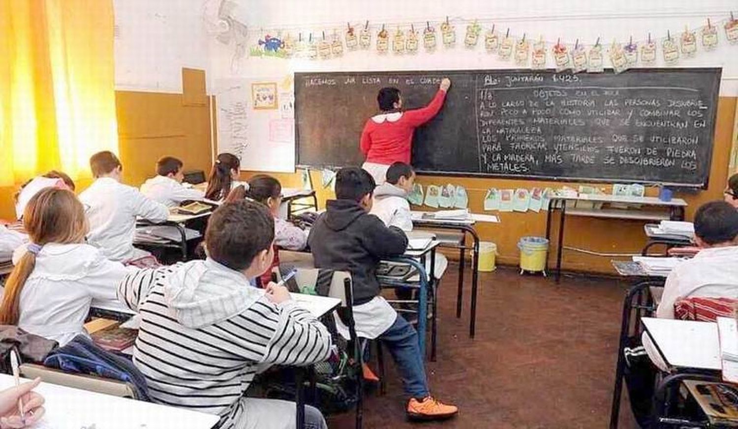 El Gobierno convocó a ministros de Educación 
y gremios para fijar el salario docente