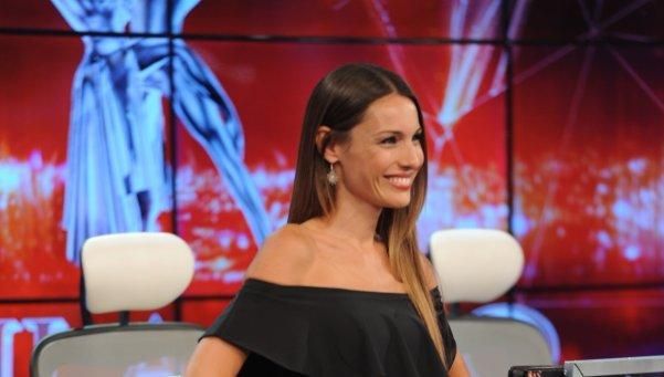 Pampita llegó al país entre romances y un nuevo escándalo