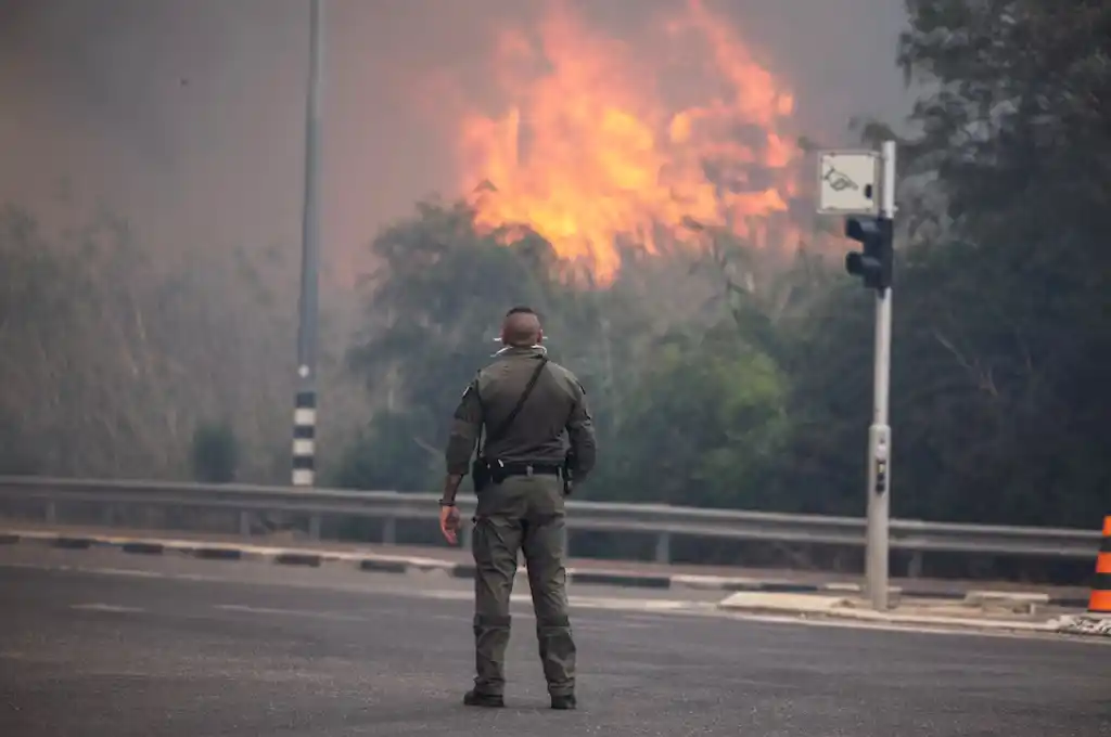 Las ropas del Ejército ayudaron evacuando a las comunidades
