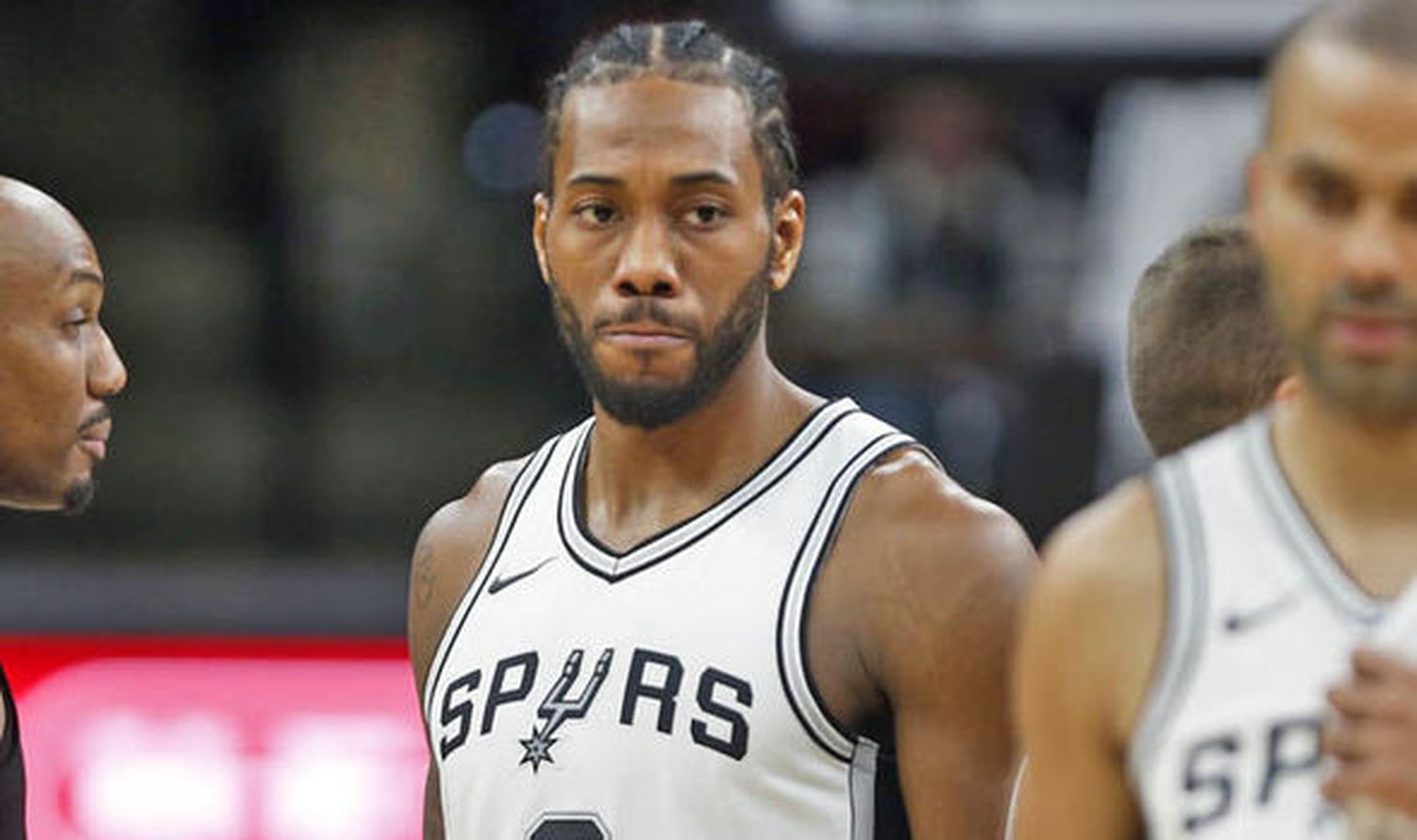 San Antonio se desprendió de Leonard e incorporó a DeRozan