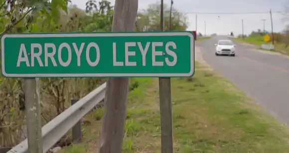 Murió electrocutado mientras techaba: recibió una descarga eléctrica cuando las chapas hicieron contacto con un cable