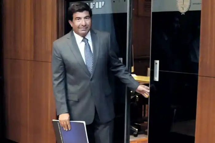 Ratifican el procesamiento de Echegaray por contrabando de un automóvil de lujo