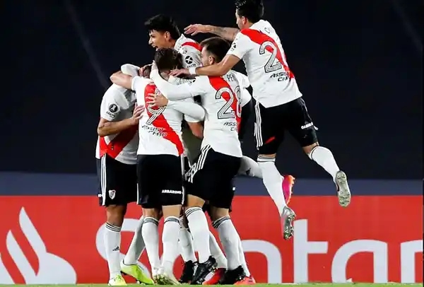 Epico. River ganó ante Independiente (SF)