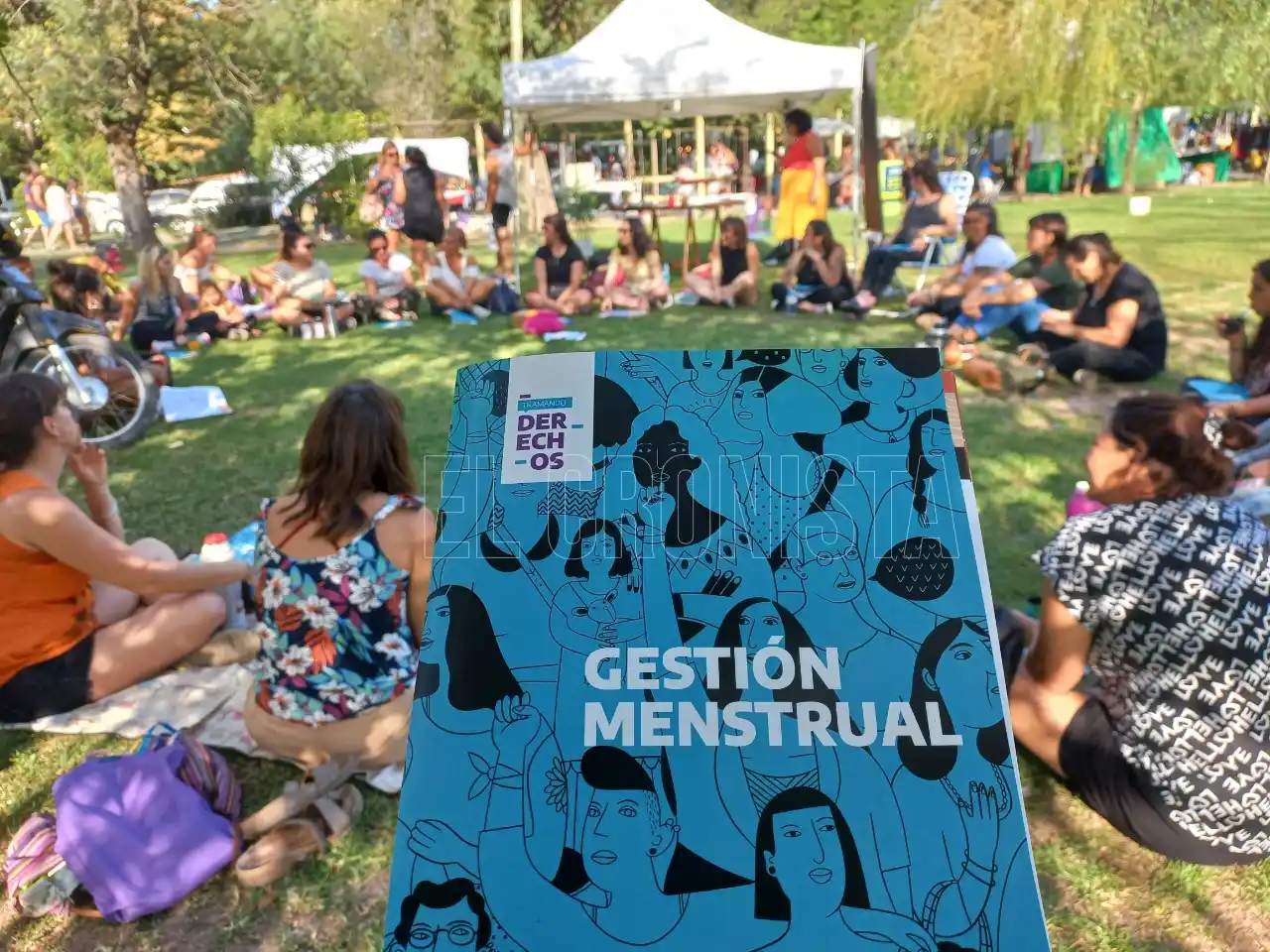 En el Paseo de los Artesanos y Emprendedores se realizó una jornada de gestión menstrual