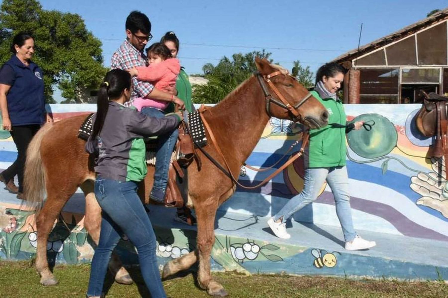 Equinoterapia: retoman las actividades
de atención a personas con discapacidad