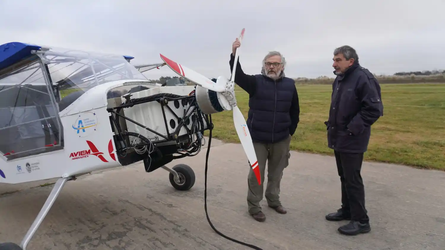 Profesionales de la UNLP construyen el primer avión eléctrico de Latinoamérica