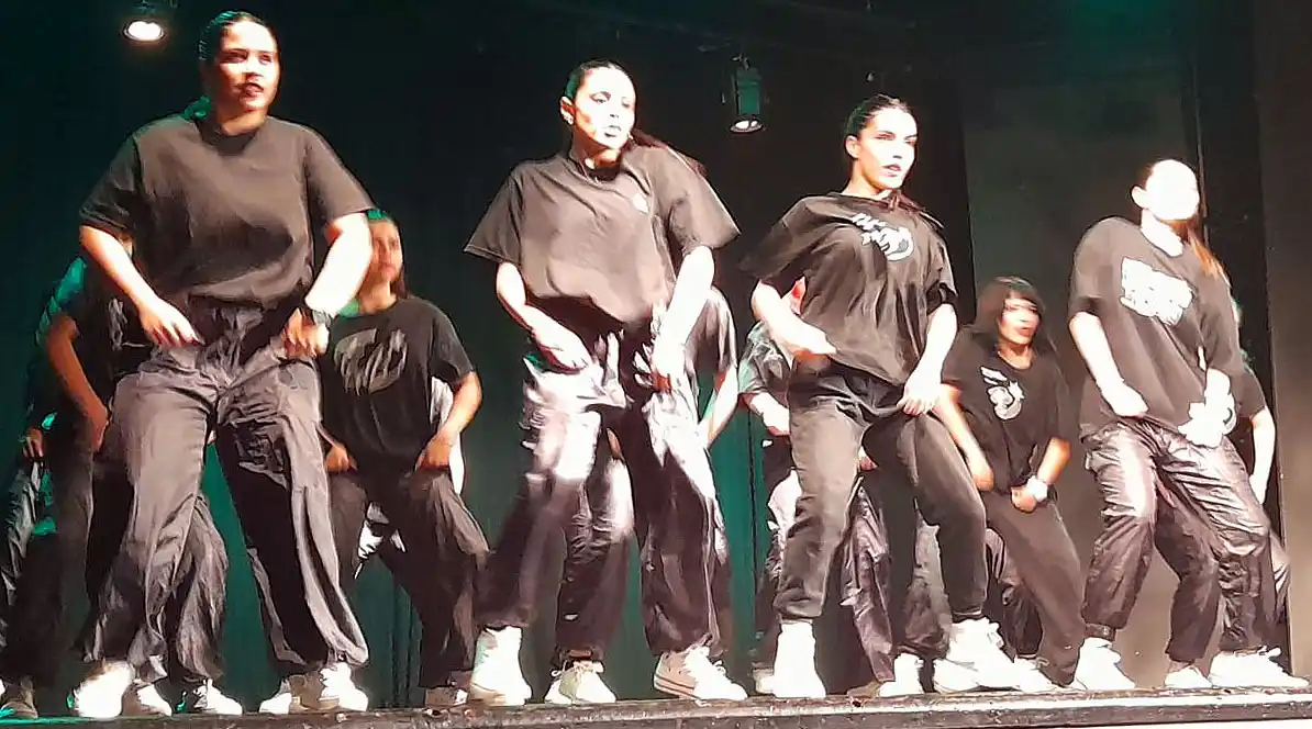 Se realizó un espectáculo de danza a beneficio de la Sociedad Italia