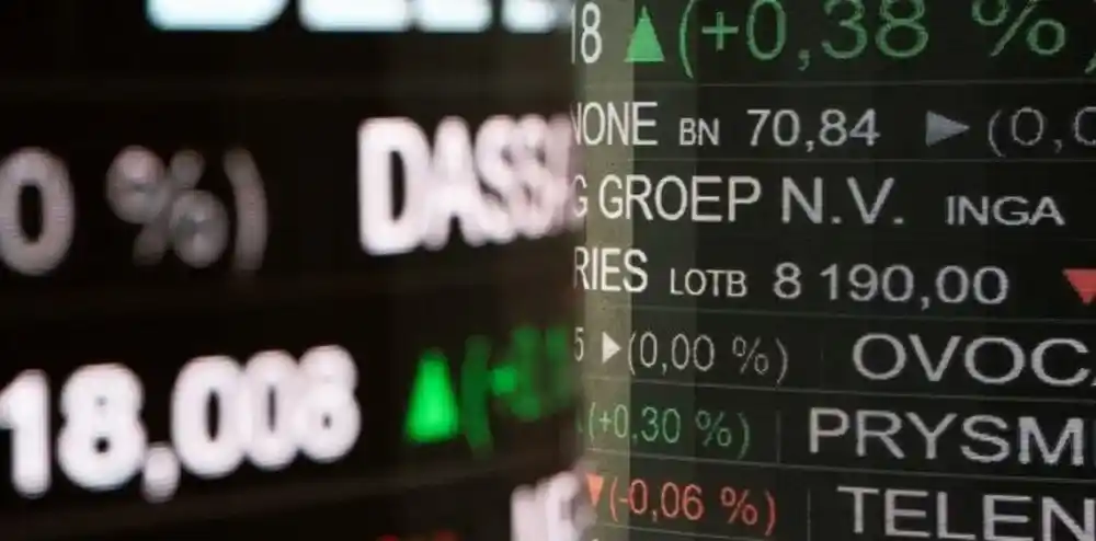 Tras la euforia, luces amarillas: otras vez el dólar y el riego país cerraron al alza