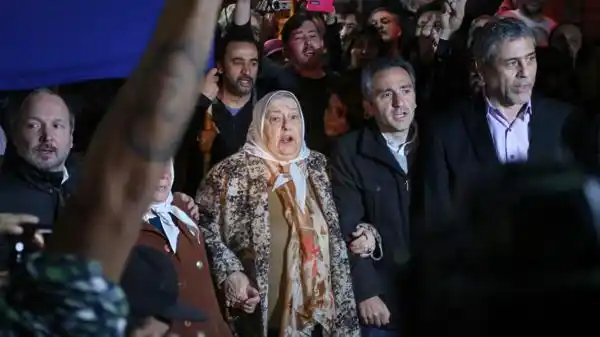 Un juez pidió detener a Bonafini pero la policía no pudo cumplir la orden