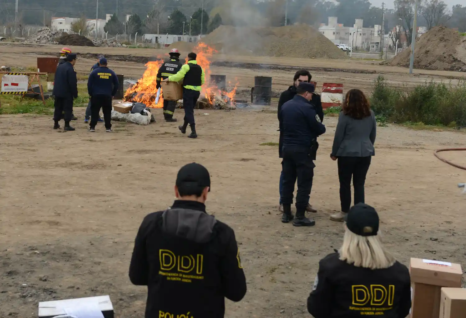 Policia,quema de marihuana - 11