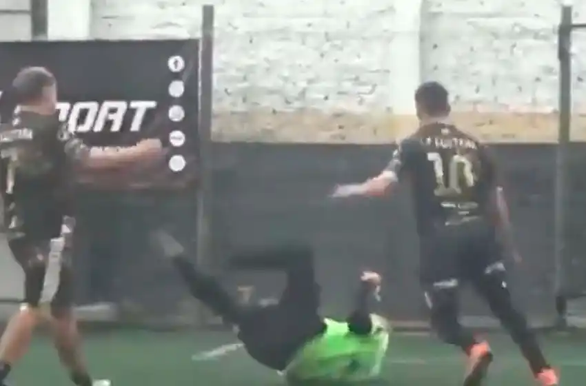 Se suicidó el joven que le dio una patada en la cabeza a un árbitro en un partido de fútbol