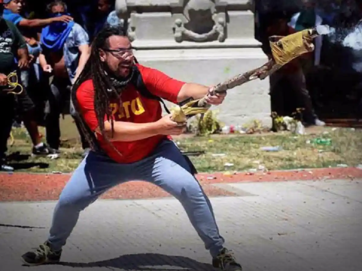 Los 10 posibles rostros del "militante del mortero"