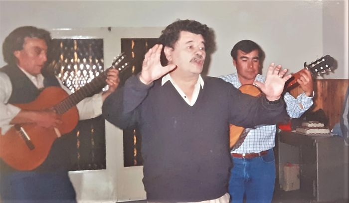 El Indio Peralta, en pleno recitado.