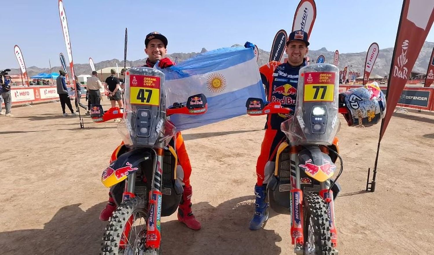 Los hermanos Kevin y Luciano Benavides son compañeros en el equipo oficial KTM