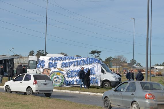 La UTA regional bloqueó parcialmente por unas horas la Ruta 226 en sintonía con el paro nacional