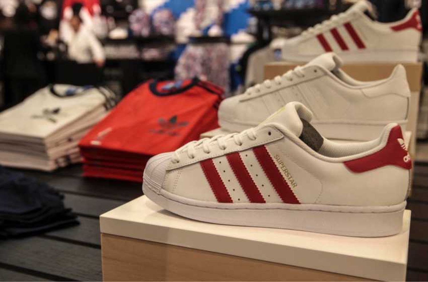 «Necesitamos abrir el lunes 11 de mayo», dijo un importante comerciante local