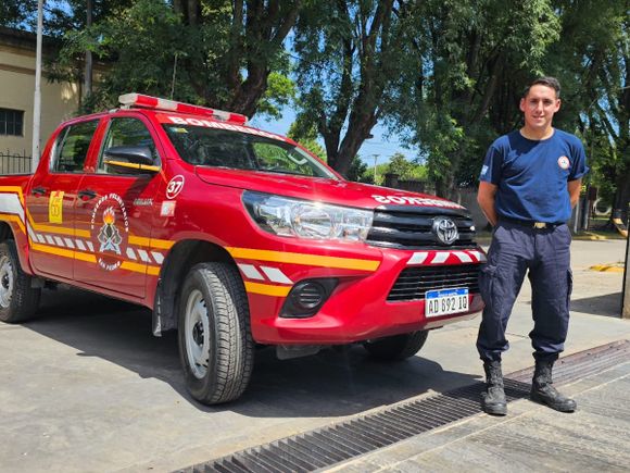 Incendios en la Patagonia: el bombero sampedrino Luis Torrens participa en el combate del fuego
