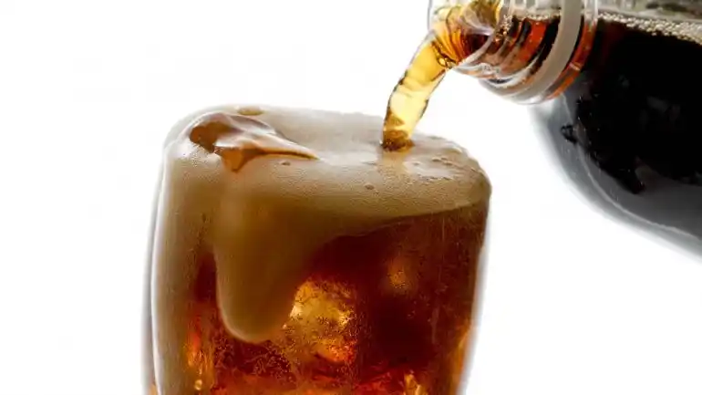 Una botellita de gaseosa aporta más azúcar que la recomendada para todo el día