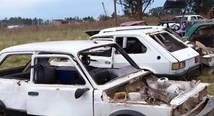 Secuestraron seis autos y una moto en un allanamiento