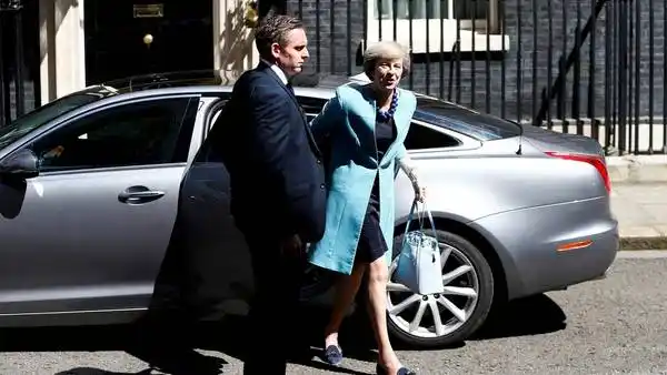 May pide tiempo a Europa