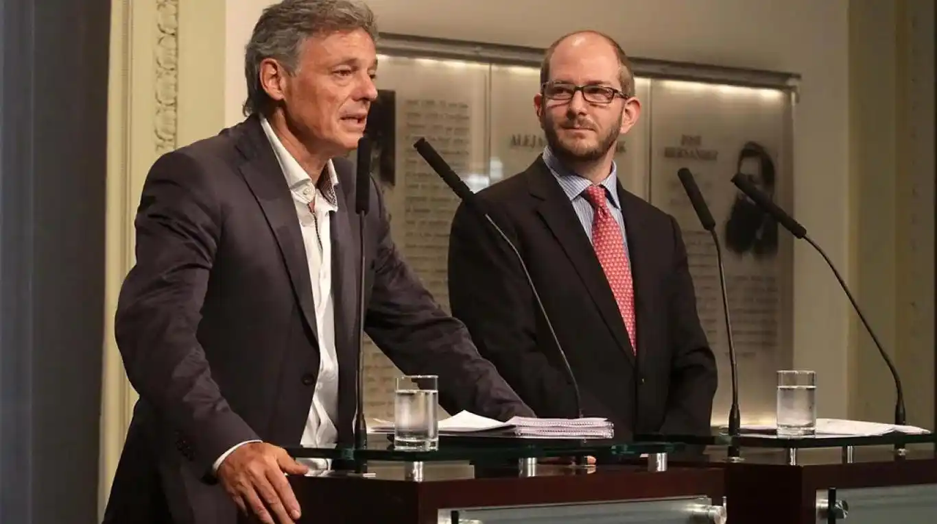 El Gobierno presentará la resolución que obligará a los comercios a mostrar en las vidrieras el precio al contado y el financiado con tarjeta